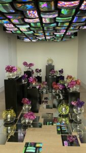 Nam June Paik, "Fisch fliegtam Himmel"; Yeo Jin Choi (Tannendiele), "Ups, Fisch am Boden".